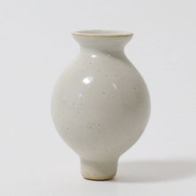 Laden Sie das Bild in den Galerie-Viewer, Weiße Vase
