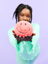 Laden Sie das Bild in den Galerie-Viewer, Smiley Eco Fuzzy Yellow 13 cm