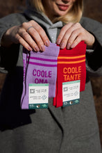 Laden Sie das Bild in den Galerie-Viewer, Coole Oma Socken