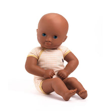 Laden Sie das Bild in den Galerie-Viewer, Pomea Puppe Issoria