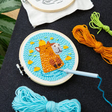 Laden Sie das Bild in den Galerie-Viewer, Capybara Punch Needle Set