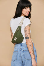 Laden Sie das Bild in den Galerie-Viewer, Gürteltasche Olivia Olivgrün