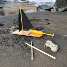Laden Sie das Bild in den Galerie-Viewer, Huckleberry Make your Own Motor Boat