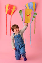 Laden Sie das Bild in den Galerie-Viewer, Kidoki Funny Faces Pocket Drache