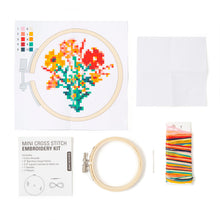 Laden Sie das Bild in den Galerie-Viewer, Mini Kreuzstich Stickset "Blumen"