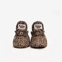 Laden Sie das Bild in den Galerie-Viewer, Booties Gamuza Classic Leo