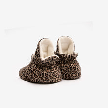 Laden Sie das Bild in den Galerie-Viewer, Booties Gamuza Classic Leo