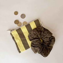 Laden Sie das Bild in den Galerie-Viewer, Mini Pouch Marie "Stripes Lemon / olive"