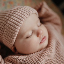 Laden Sie das Bild in den Galerie-Viewer, Chunky Knit Baby Beanie Blush