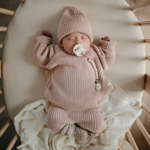 Laden Sie das Bild in den Galerie-Viewer, Chunky Knit Baby Beanie Blush