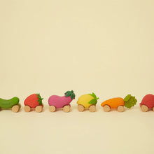 Laden Sie das Bild in den Galerie-Viewer, Pepino The Cucumber Baby Auto