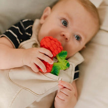 Laden Sie das Bild in den Galerie-Viewer, Zahnungshilfe Himbeere "Valery the Raspberry"