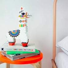 Laden Sie das Bild in den Galerie-Viewer, Bastelset 3D Lampe Lama