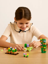 Laden Sie das Bild in den Galerie-Viewer, Learn to Build: Mini Bausteine "Blumenladen"