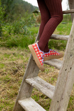 Laden Sie das Bild in den Galerie-Viewer, Canvas Turnschuh Poppy Gingham