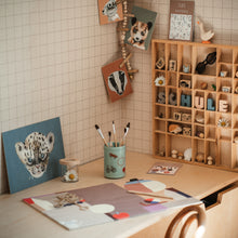 Laden Sie das Bild in den Galerie-Viewer, Papier Schreibtischunterlage “Würmchen”