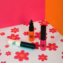 Laden Sie das Bild in den Galerie-Viewer, 2-in-1-Nagellack-Set "Flower Power"