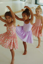 Laden Sie das Bild in den Galerie-Viewer, Mousse Kleid Lavender Purple