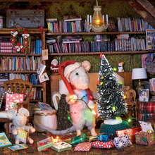 Laden Sie das Bild in den Galerie-Viewer, Kuscheltier Maus "Weihnachtsmann"
