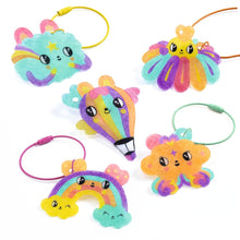 Laden Sie das Bild in den Galerie-Viewer, Artistic Plastic: Kawaii Schlüsselanhänger